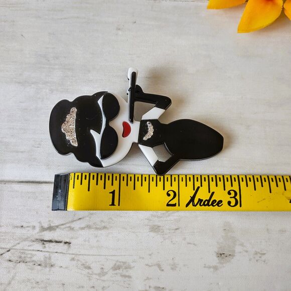 New Audrey Hepburn "Holly Golightly" Acrylic 3-D Brooch/Pin Artsy, Elegant, Chic - Picture 4 of 4
